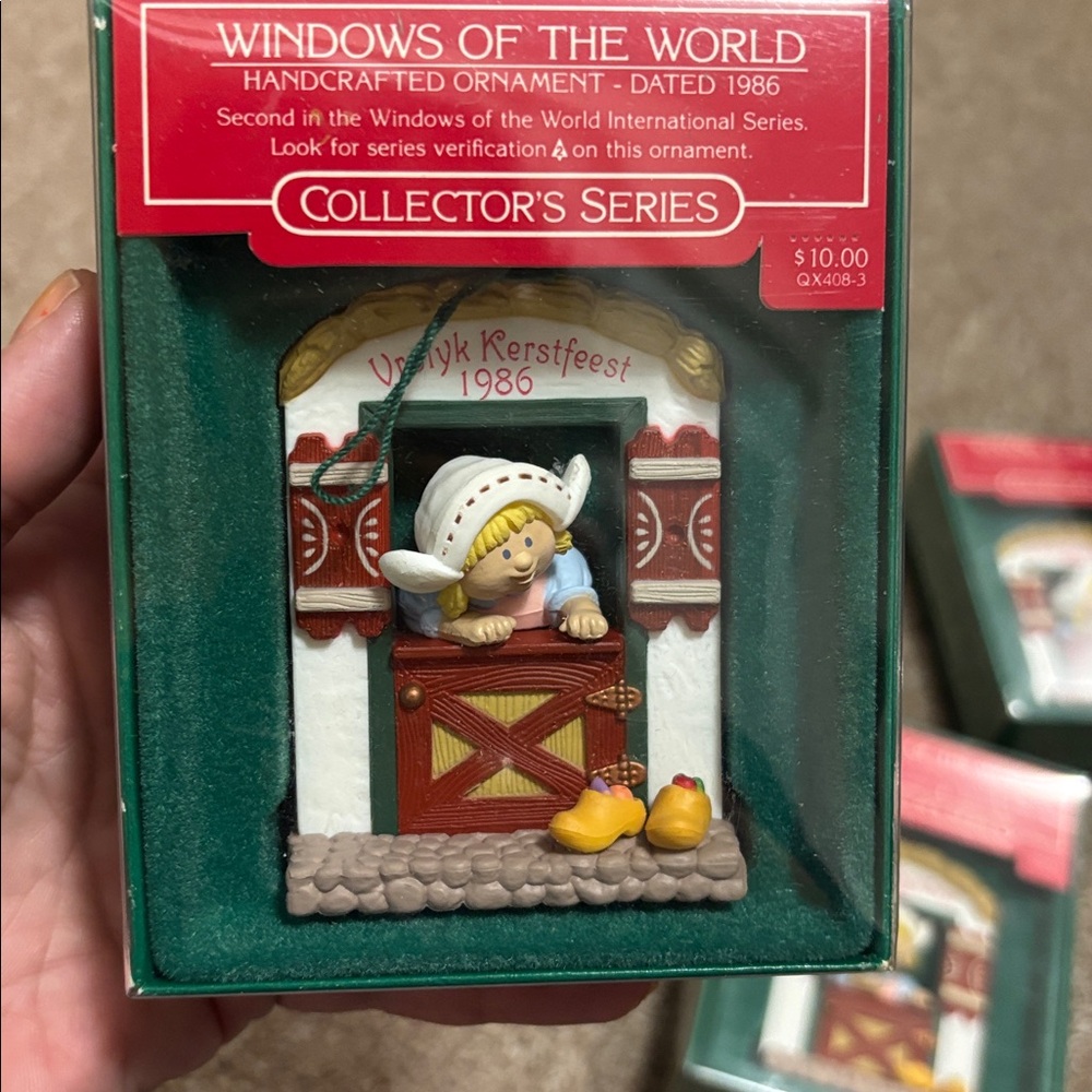 Vintage Hallmark Keepsake-1986 Windows Of The World-Christmas Ornament